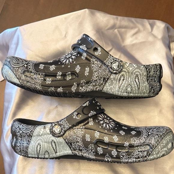 CROCS Paisley Patterned Mules in Black and White - Picture 13 of 17